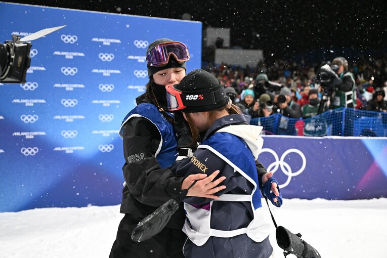 表彰台が決まり感極まった小野光希　©Kaoru Watanabe/JMPA