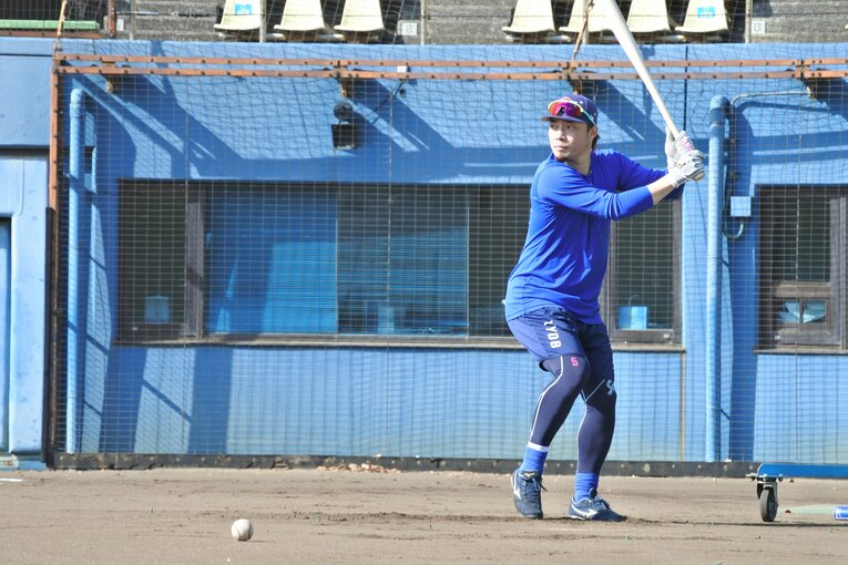 平塚球場で練習中の元DeNA倉本 ©Kyozo Hibino