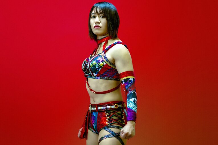 スターダム新王者・朱里が語った“亡き母への感謝”とチャンピオンの覚悟「プロレスも究めたと言っていいのかな」《戴冠記念グラビア》(35)