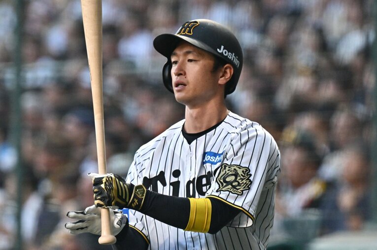 171センチ、71キロ。小柄ながら、入団1年目から毎年タイトルを獲得している阪神・近本光司 ©Hideki Sugiyama