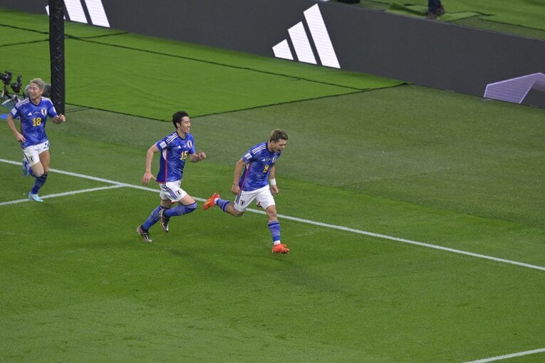 ゴールを決め、感情を爆発させる堂安　©Koki Nagahama/JMPA