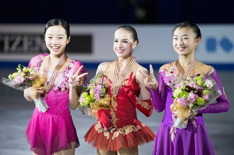 （左から）本田真凜、アリーナ・ザギトワ、坂本花織 ／ photograph by Asami Enomoto