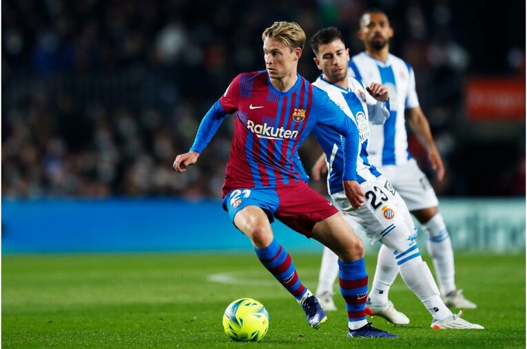 シャビ新監督41歳は暗黒バルサを救えるか 《メッシとの黄金連係・涙を撮ったカメラマン》が就任会見・初采配に見た“希望”とは(24)