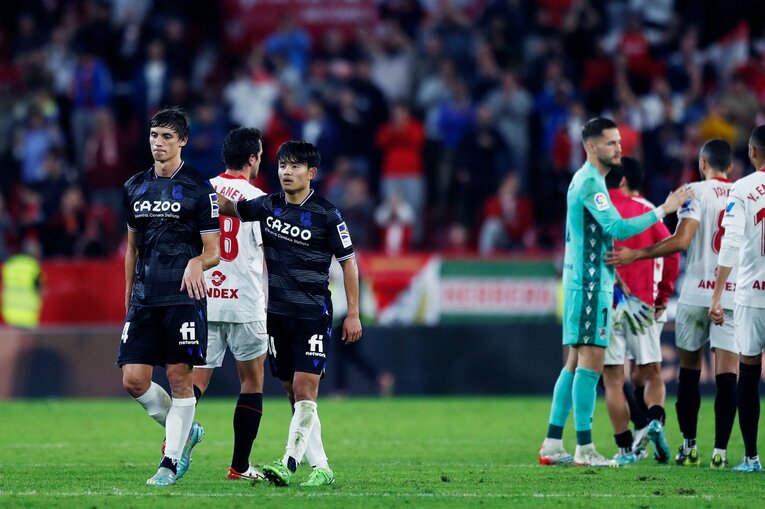 久保建英「脱臼ケガ明け緊急出場」を撮った…W杯へ頼もしい攻撃力と“激論”、気になるのは“ほぼ90分プレー時の疲労感”(40)