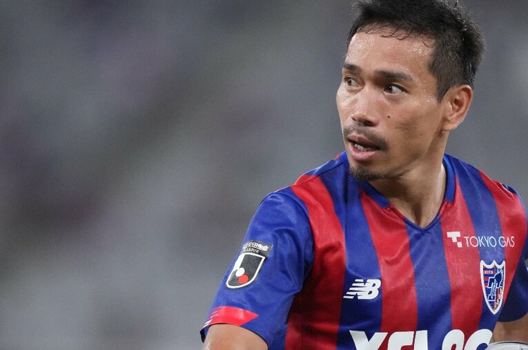 FC東京に11年ぶりに復帰した長友佑都35歳。イタリア、トルコ、フランスで名門クラブを渡り歩いた。久々のJリーグのレベルをどう感じているのだろうか？ ／ photograph by J.LEAGUE