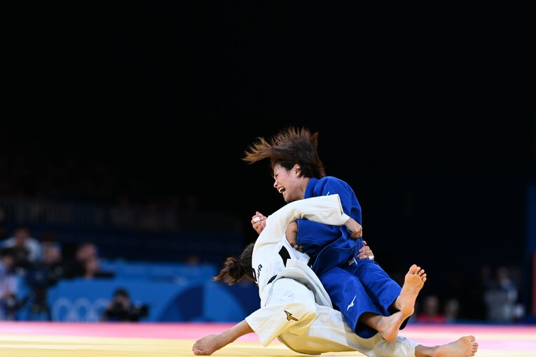ディヨラ・ケルディヨロワに一本を許した阿部詩（連続写真4/13）©︎Naoya Sanuki/JMPA