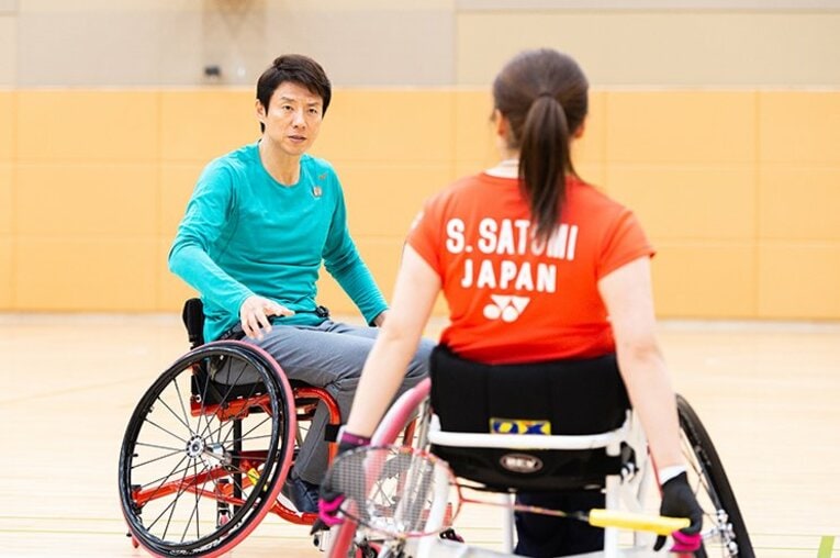 〈金メダル獲得〉松岡修造がラリーで「わ！ 取れない！」に「キャハハ！」 パラバドミントン里見紗李奈は“ゆるふわ”だけどスゴく“負けず嫌い”(10)
