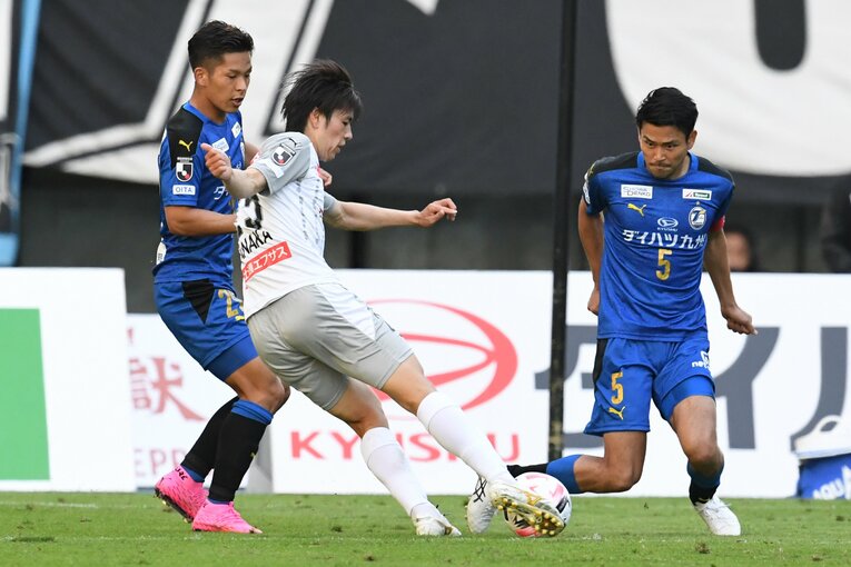 2020年はアンカーとインサイドハーフを経験し、プレーの幅を広げた©Masashi Hara/Getty Images