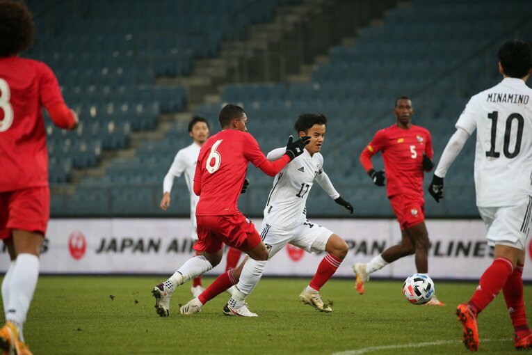 左シャドーが基本ポジションとなったが、南野、三好とともに流動的なプレーを見せた　©JFA