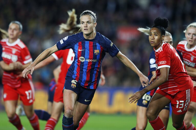 W杯ブラジル戦のウラで「バルサ女子がカンプノウで4万6967人」盛況なワケ… メッシ後に君臨する“女王”、熊谷紗希が見せた悔しさ(66)