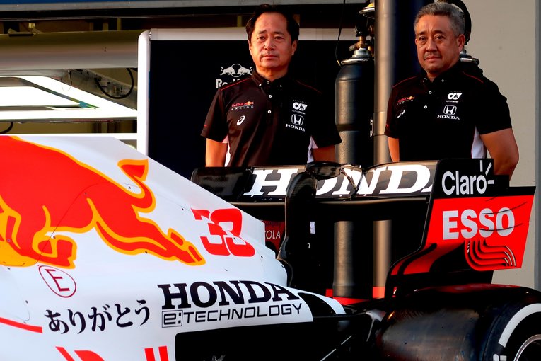 田辺豊治TD（左）と山本雅史マネージングディレクター。二人とも現場経験が長く、勝利を渇望する歴戦の男たちだ　©Masahiro Owari