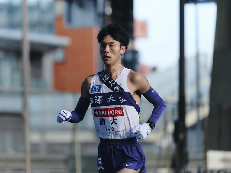 2区を首位で走り切った鈴木芽吹。しかし黒田に差を詰められ、レース後には涙を浮かべた　©Yuki Suenaga