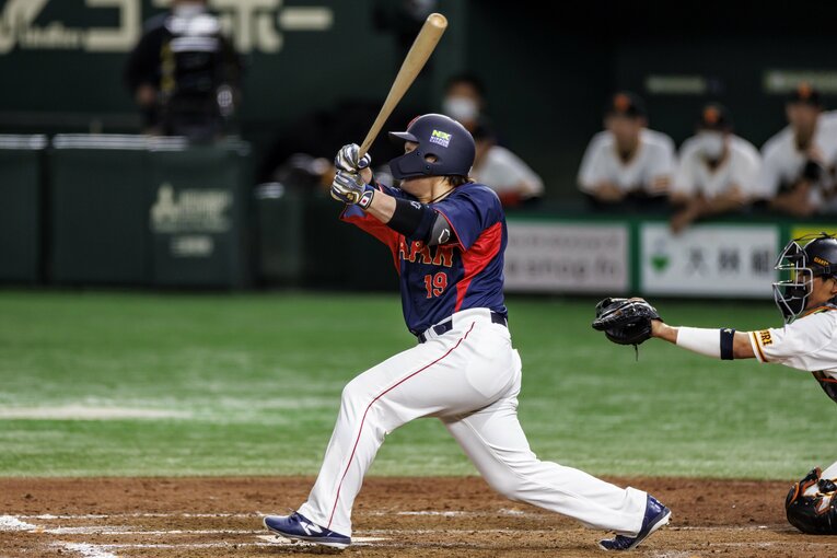 侍ジャパンの強化試合第2戦目でタイムリーヒットを放った甲斐　©︎Kiichi Matsumoto