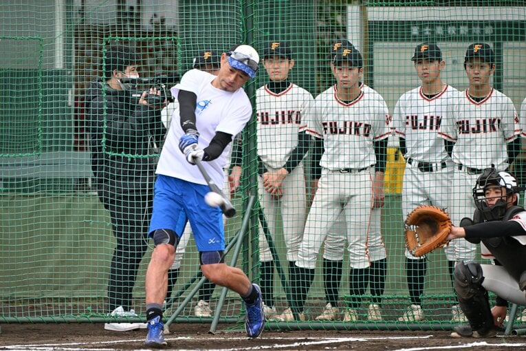 富士高校野球部を指導したイチロー　©Naoya Sanuki