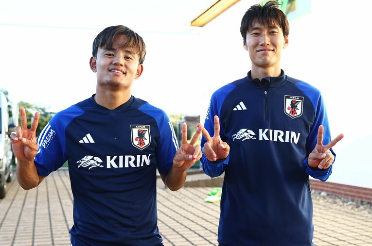 日本代表23年9月シリーズでの久保と鎌田　©JFA/AFLO