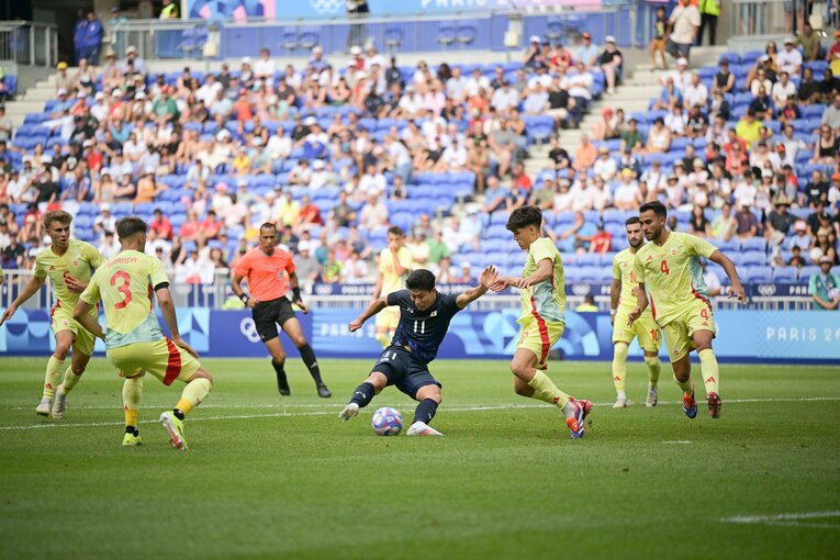 パリ五輪の準々決勝スペイン戦。VARで取り消された細谷真大の“幻の同点ゴール”（4枚目／全7枚）©Takuya Kaneko/JMPA