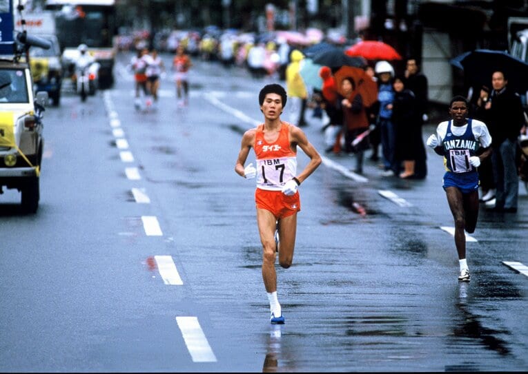 ペースメーカーのいない中世界記録を大きく上回るペースで走る中山竹通（1987年の福岡国際にて）　©️JMPA