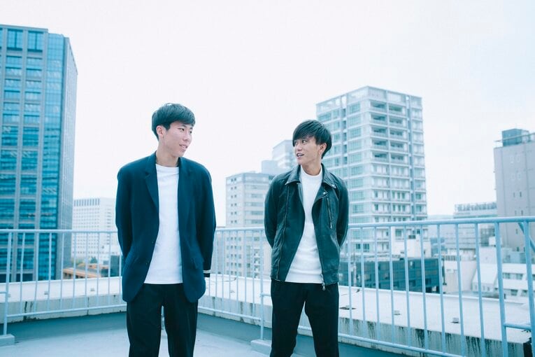 この日が初対面だった大迫（右）、田澤の2人。じつは田澤はジャージで撮影する予定だったが当日変更することに　©Asami Enomoto