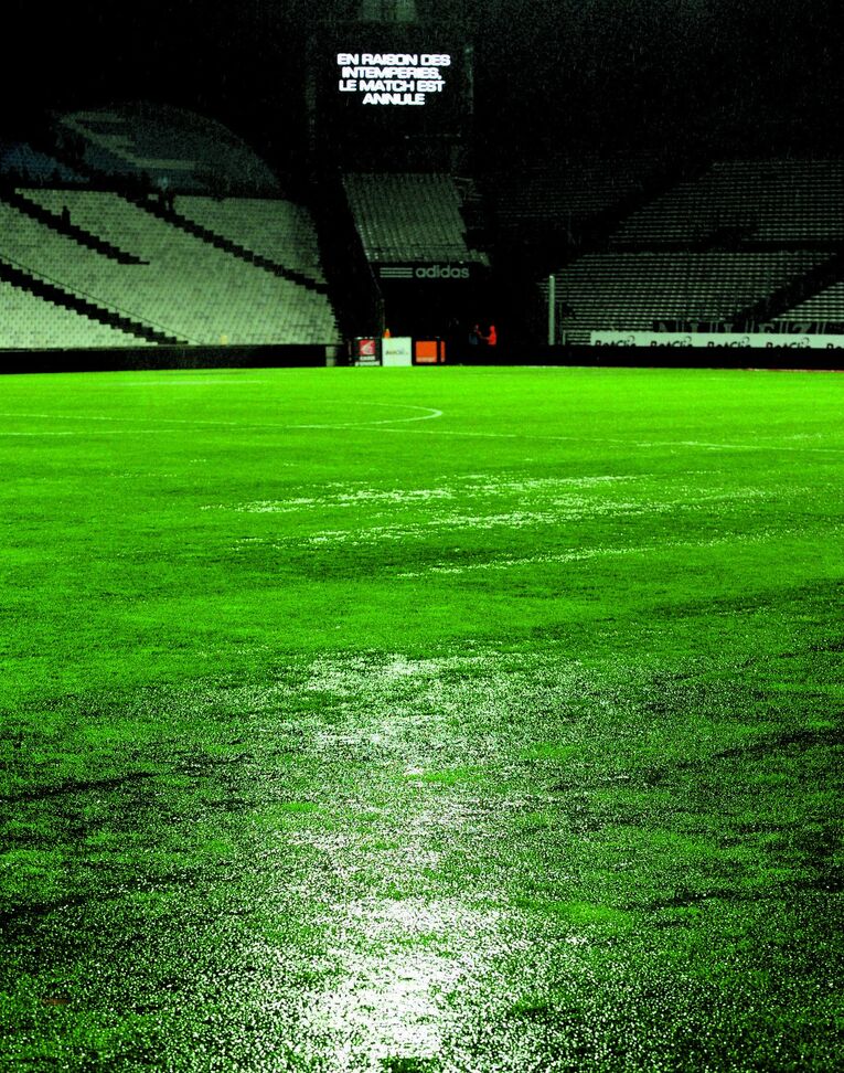 局地的な豪雨により、試合が延期になる事態が欧州で現実に起き、しかもそれは増加傾向にある