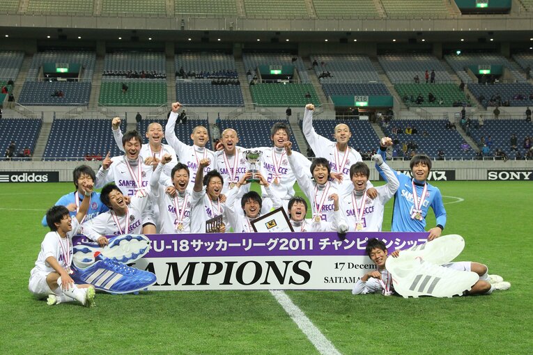 2011年、高円宮杯U-18サッカーリーグチャンピオンシップを制した広島ユース　©︎Kenzaburo Matsuoka/AFLO