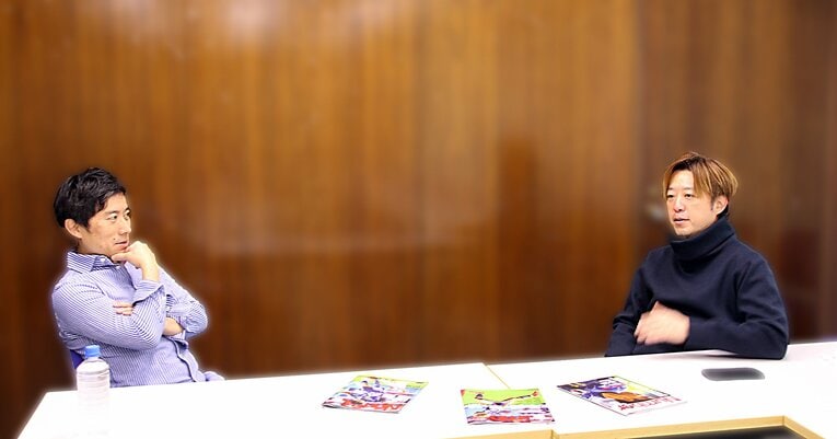 対談での木崎氏（左）と飯尾氏　©NumberWeb