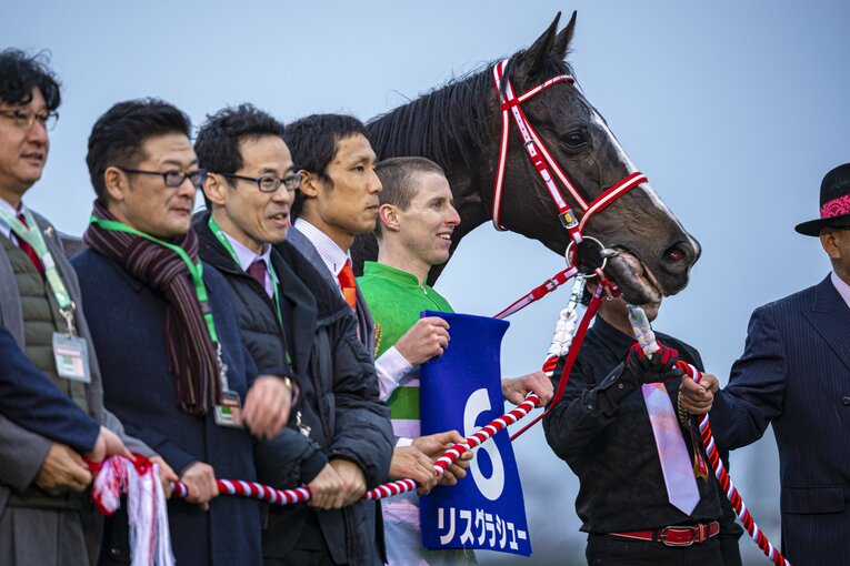 2019年の有馬記念を圧勝したリスグラシューと鞍上のD・レーン　©Sports Graphic Number