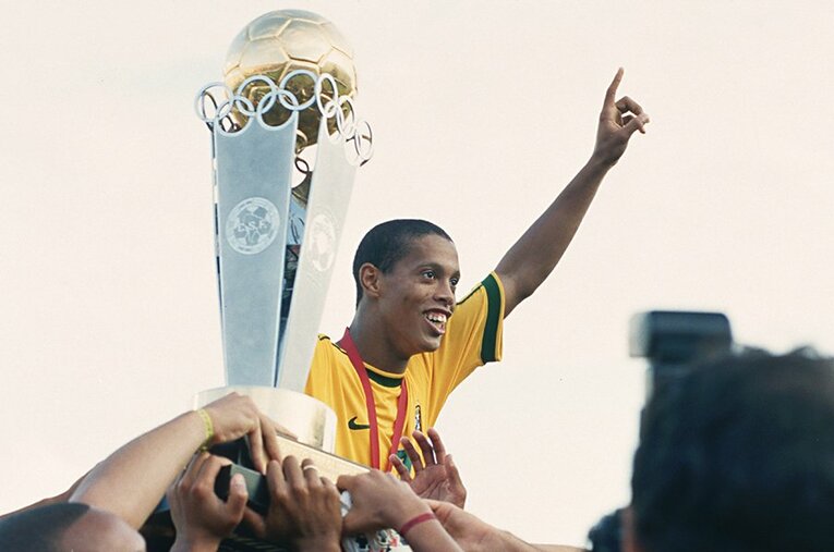 まだあどけなさが残る19歳のロナウジーニョ。頭角を現わす前は“ガウショ”というニックネームがついていた。 ／ photograph by Takamoto Tokuhara