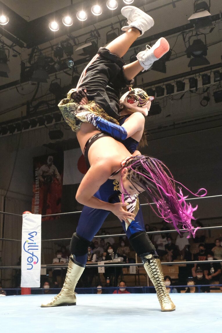 「はっきり言って、初代タイガーマスクのクローン」 《タイガー・クイーン》衝撃デビューに佐山聡も「思った以上の合格点」(15)