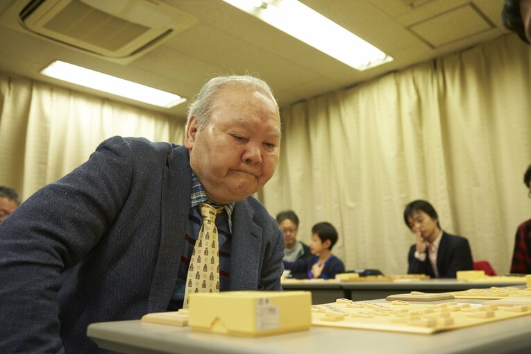 【ひふみんレア写真】2010年代の加藤（写真は右へ続きます）　©BUNGEISHUNJU