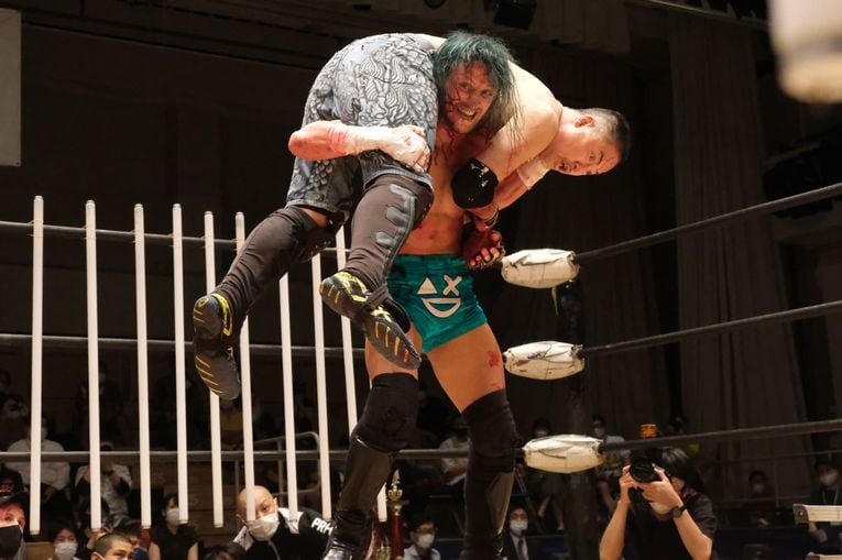 デスマッチファイター・ドリューは血がドクドク流れても試合を止めなかった 「ケガある、傷ある。でもやる。大好きだから」(13)