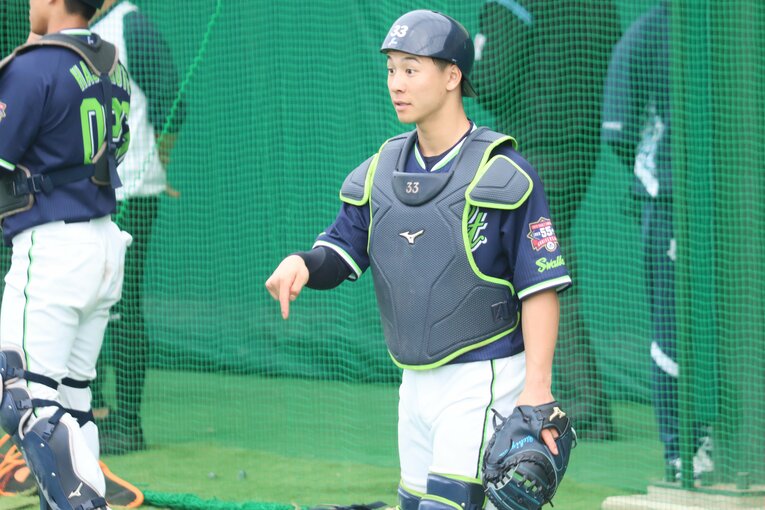 「捕手」と「外野手」の二刀流はプロでもなかなかいないケース　©Fumi Sawai