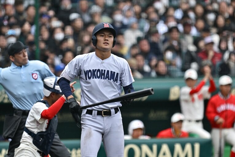 甲子園春夏連覇を狙う横浜高校で主将を務める阿部葉太。プロスカウトからの評価も高い逸材だが、進学希望だという　©Hideki Sugiyama