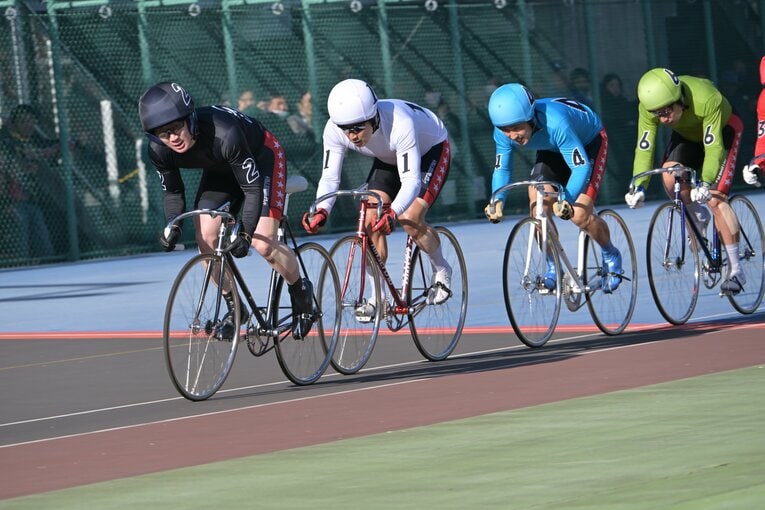 2024年12月23日、現役最後のレースで通算909勝目を飾った神山雄一郎　©︎JKA