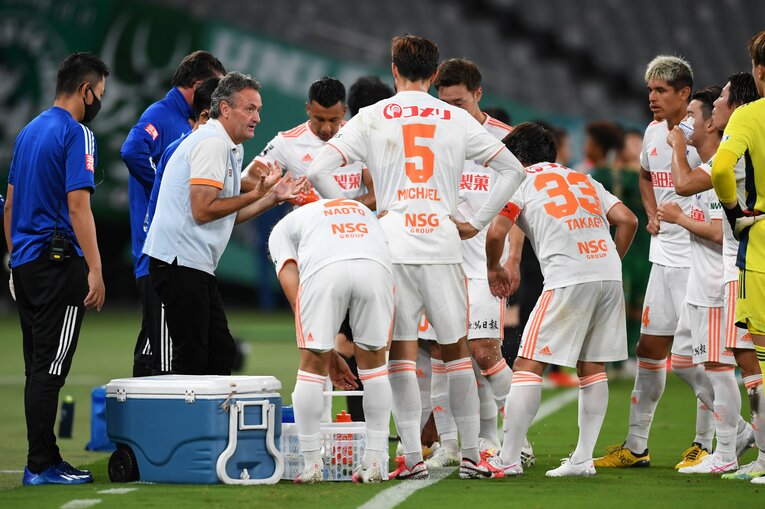 新潟時代のアルベル監督　©Getty Images