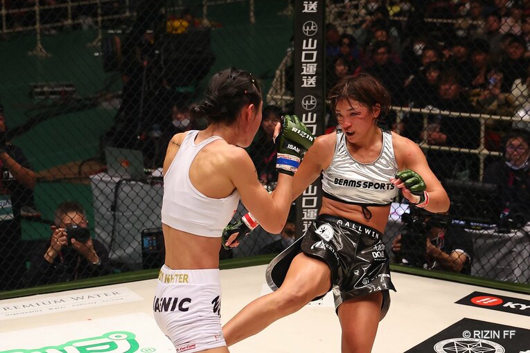 RENAvsシン・ユリ　©RIZIN FF