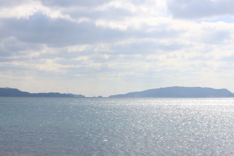 道路一つを挟んで、校舎の目の前に広がる景色