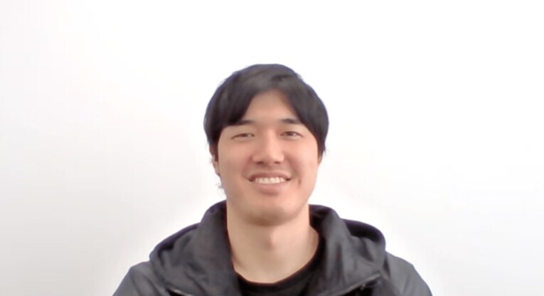 帰国後に行われたオンライン会見では笑顔を見せていた渡邊雄太