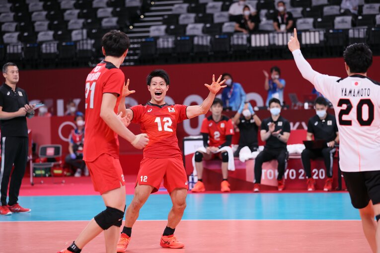 五輪ベスト8、ポーランド移籍、そして結婚も…転機の1年を過ごしたバレー代表セッター関田誠大が語った2022年の目標とは？(8)