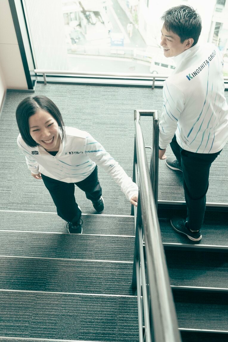 【りくりゅうレア写真】2024年インタビュー時のオフショット（写真は右に続きます）　©Asami Enomoto