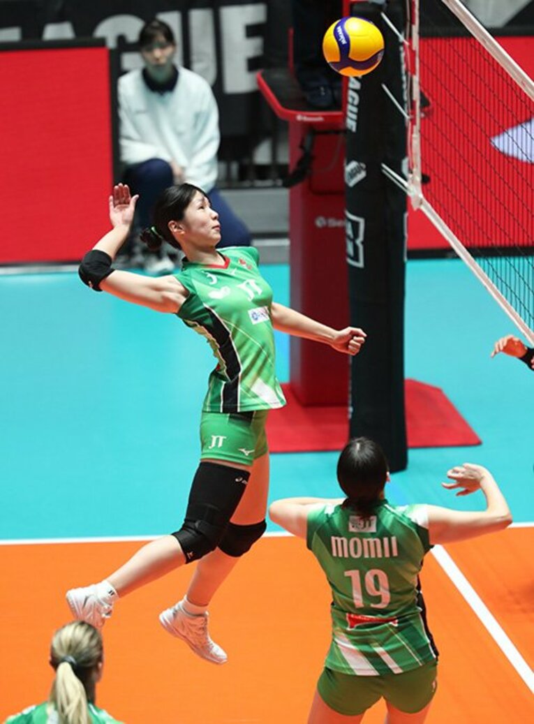 2014年入団のミドルブロッカー小川杏奈は、どん底時代を知るベテランの1人。1月のファイナルでもスタメンで活躍。