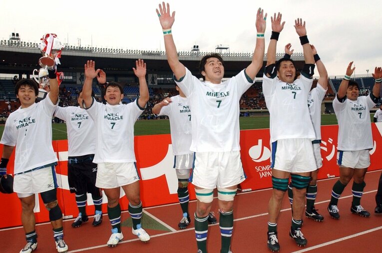 2002年度に初めて日本一に輝いたNEC。多くの代表選手をはじめタレント揃いだった名門の凋落はどこではじまったのか ／ photograph by JIJI PRESS