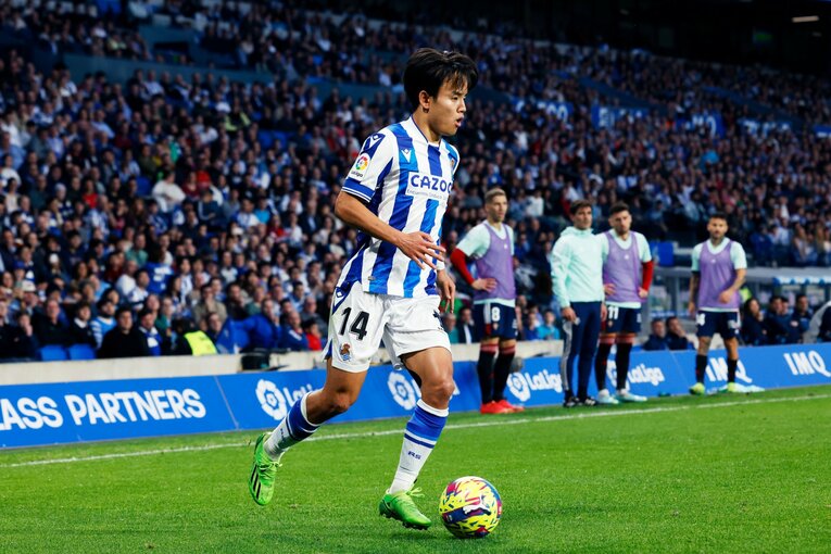 「TAKE 14」ユニ少年の期待に応えて…前髪イメチェン久保建英のW杯後ソシエダ初戦「ゴールへの気迫＋守備」を撮った〈写真多数〉(29)