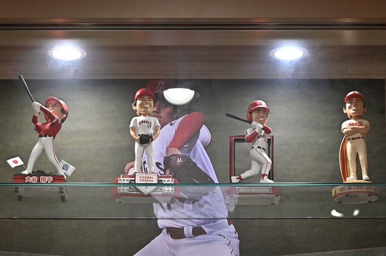 さまざまなボブルヘッド　©Takashi Shimizu