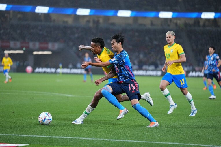 三笘とミリタンのマッチアップ　©JMPA