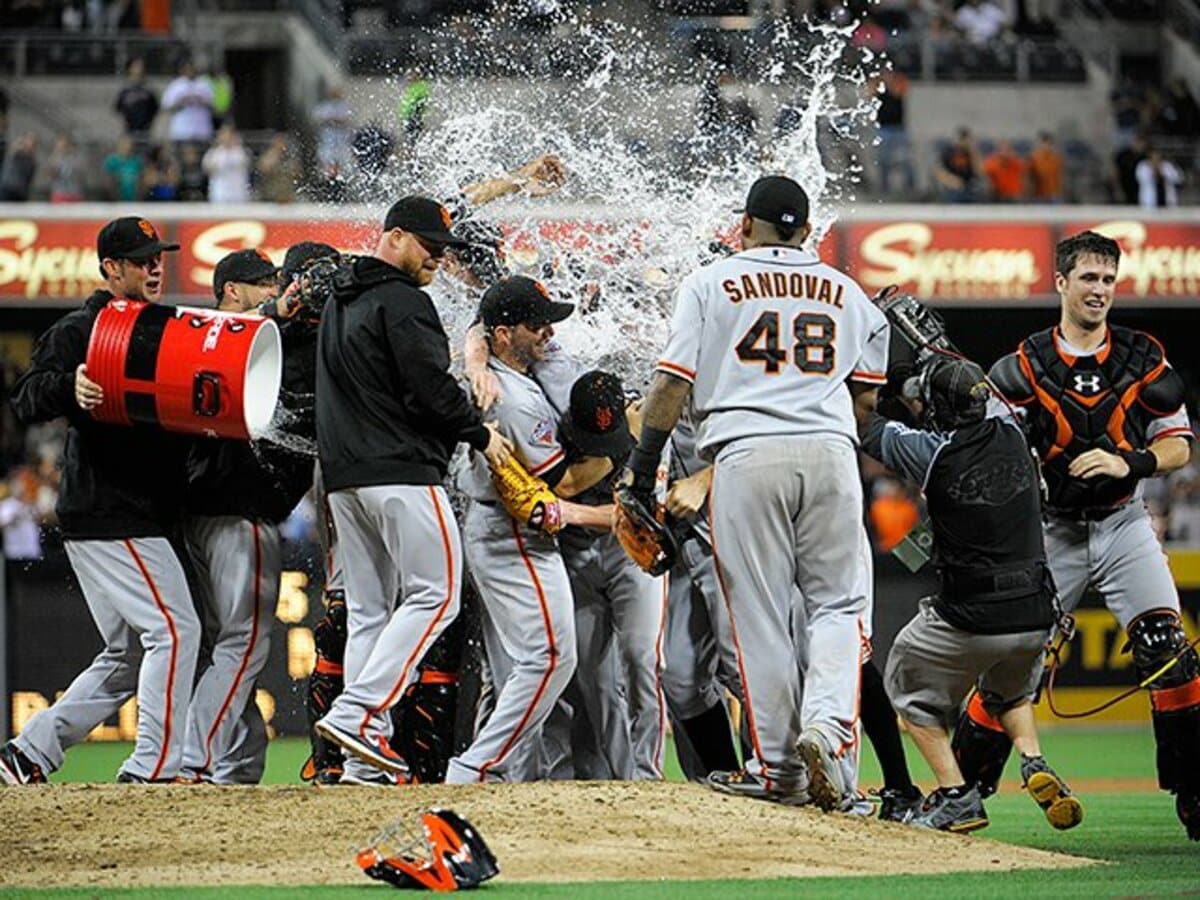ノーヒッターを達成したリンスカムと 凡打 で盛り立てたチームメイト Mlb Number Web ナンバー ノーヒッターを達成したリンスカムと 凡打 で盛り立てたチームメイト Mlb Number Web ナンバー