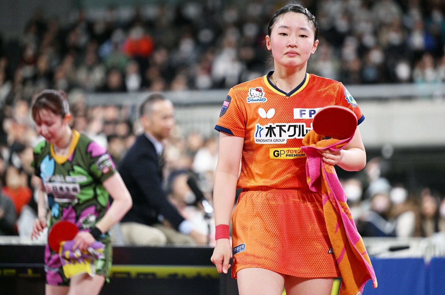 「悔しい」「実力が足りてない」張本美和が完敗後に号泣…驚異的な成長を続ける16歳は、なぜそれでも早田ひなに勝てなかったのか?<Number Web> photograph by AFLO