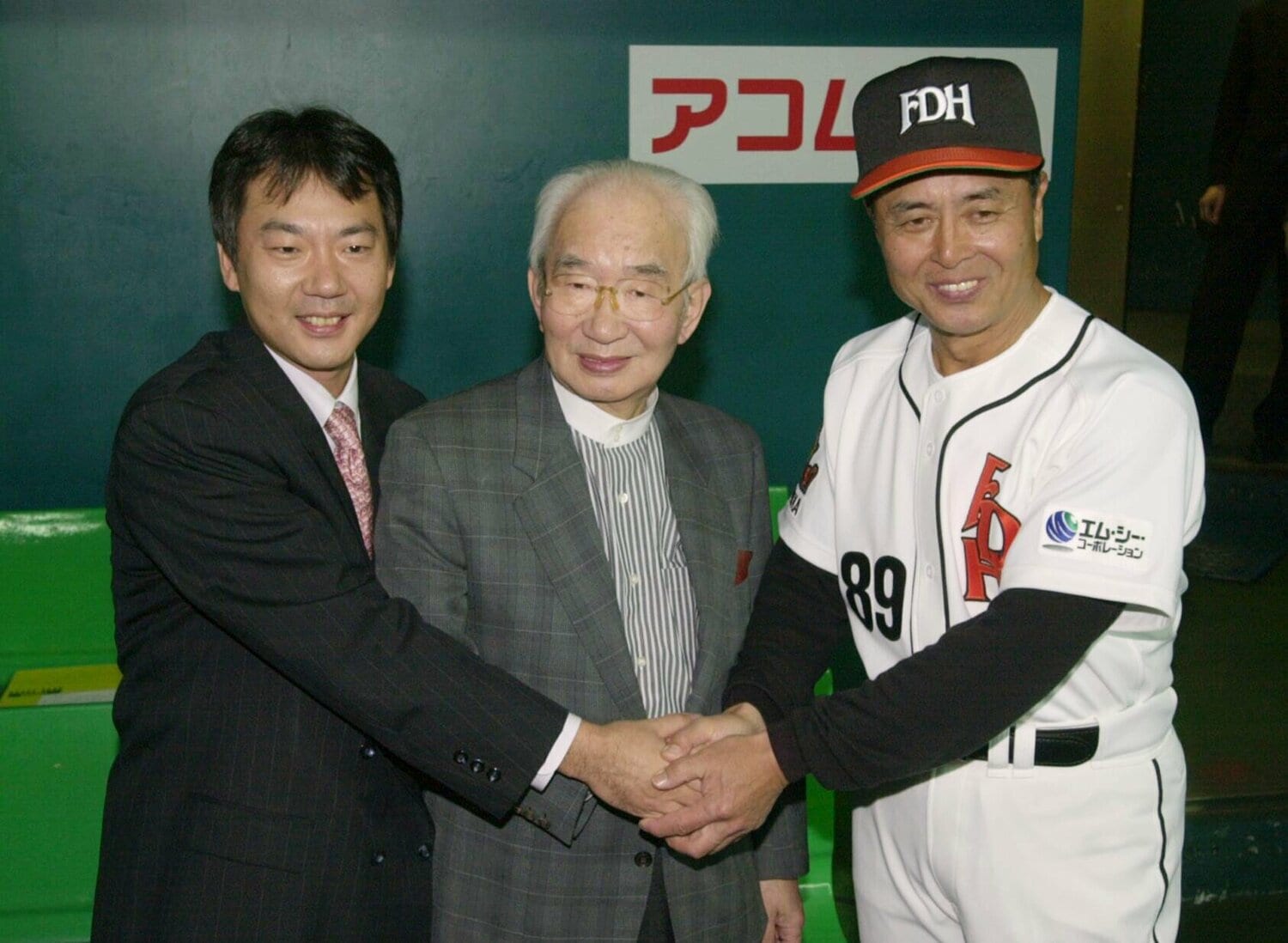 中内正オーナー代行(左)と、父でオーナーの中内㓛(中) ©JIJI PRESS