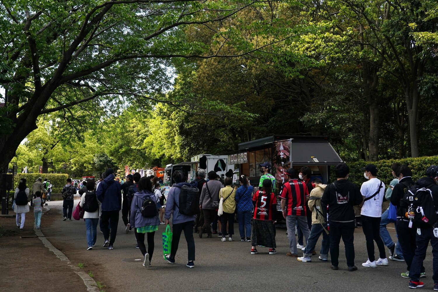 ベルマーレの試合当日の平塚市総合公園の様子。公園内にはスタジアムだけでなく平塚球場や平塚総合体育館がある ©Etsuo Hara/Getty Images