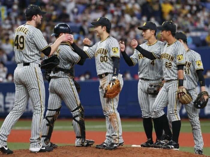 交流戦2位&セ最下位脱出の阪神が“新助っ人”獲得に動く!? 期待したい「バース以来の記録」を持つ“あの左打者”の再来<Number Web> photograph by KYODO