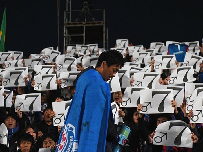 月給5万円で始まった甲府での17年。石原克哉は“チームの母”だった。＜Number Web＞ photograph by Getty Images/J.LEAGUE PHOTOS